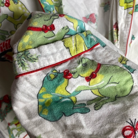 Nick and Nora Christmas frogs pajama top - Picture 6 of 9